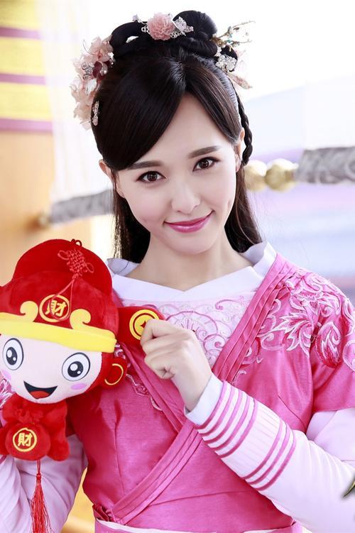 离过年仅1月，42岁唐嫣再官宣喜讯	，让罗晋和整个娱乐圈刮目相看