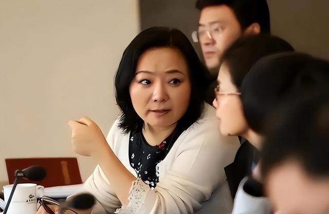 手握11万亩地皮，银行存七百多亿，她才是我国隐形“地产女首富”