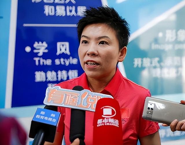 败光20亿、向洋人下跪、国籍问题，邓亚萍身上的标签到底是真是假