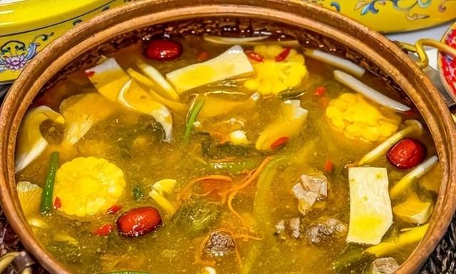 山东游客到青海遇牧民办酒席	，随礼300吃席，结果吃完被拦不让走