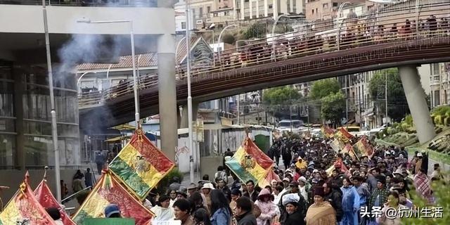 对华合约全部撕毁！中国又一伙伴背后捅刀子，骗走了20亿倒向美国