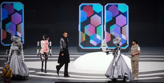 不是吧！中国机器人都发展到这水平了？太超前了