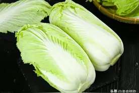 腌酸菜，只加盐就错了，多加1样料，不烂不发霉，口感酸爽颜色好图片