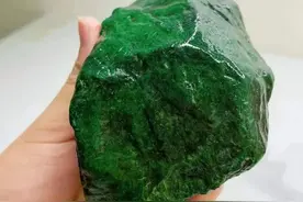 并非所有名字带“翠”的玉石都是翡翠，千万别买错了！图片