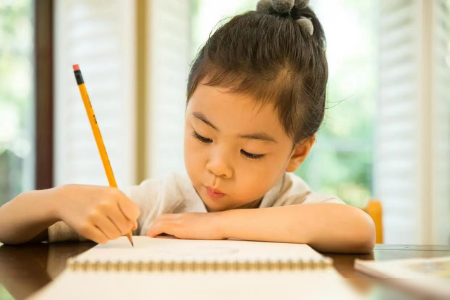 孩子上学后不爱写作业，这是学习习惯没养成，4点建议家长要知道