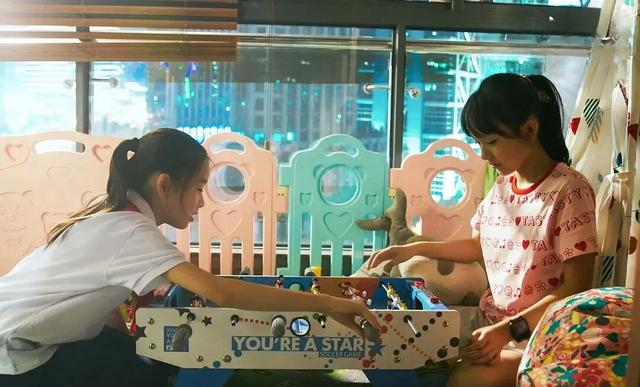 焦虑的一代	，为什么孩子无法摆脱手机？