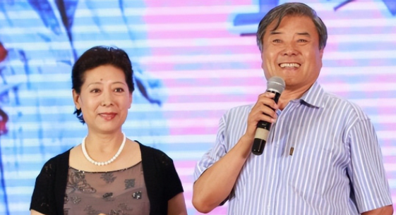 71岁知名歌唱家，与二婚丈夫无子无女，选择花500万住养老院