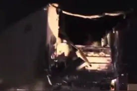 美载10吨鸡蛋卡车起火图片