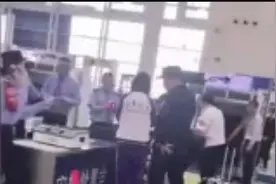 长沙南站一学生安检时砸伤民警，疑似因携带违禁品被安检员检查后情绪崩溃，官方回应图片