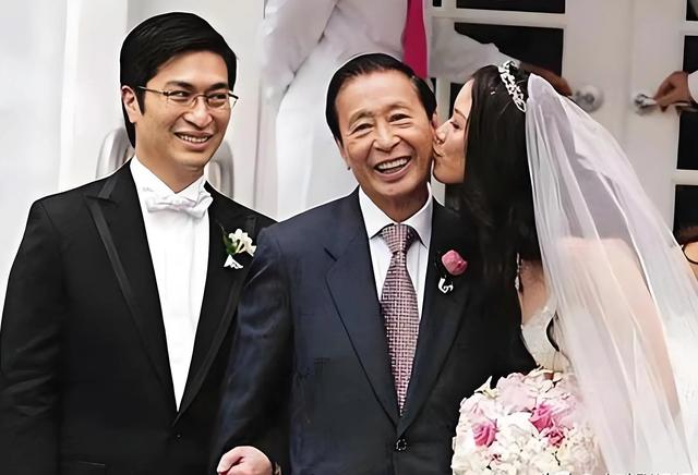 “千亿儿媳”彻底成笑话!43年来任人摆弄,连吃馄饨的自由都没有