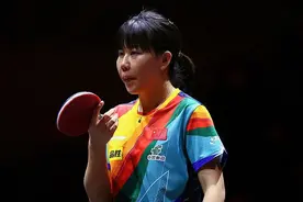 女乒陈幸同比赛期间看手机。她解释：在看技术要点和注意事项图片