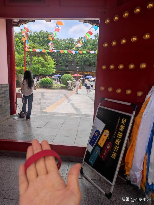 西安最值得一去的寺庙，不花钱却上香祈福全有，康熙乾隆亲笔题字