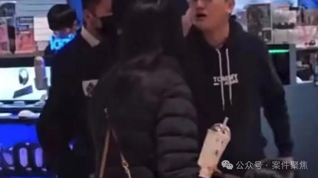 上海地铁两乘客曾经发生冲突：男子被女子连扇10个耳光不还手！还手算互殴？新规不再和稀泥