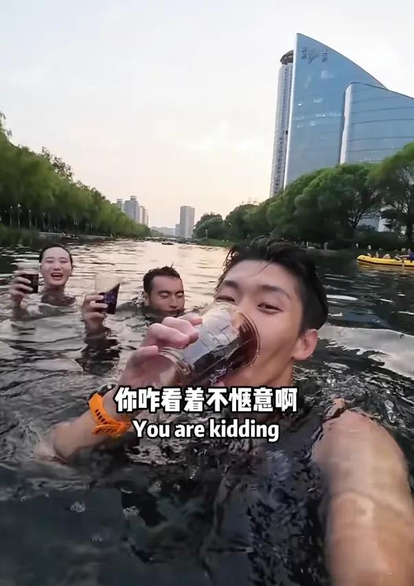 上海的苏州河刚允许“下水”,而亮马河和麓湖早已“名声鹊起”!