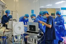 46岁男子差点没命！以为是“小感冒”，结果是暴发性心肌炎！医生：早期症状类似感冒图片