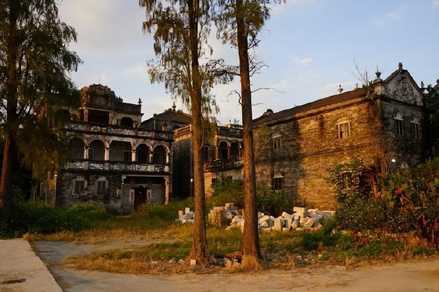 广东无人村：斥巨资在老家建别墅后，全村移民加拿大，71年没回来