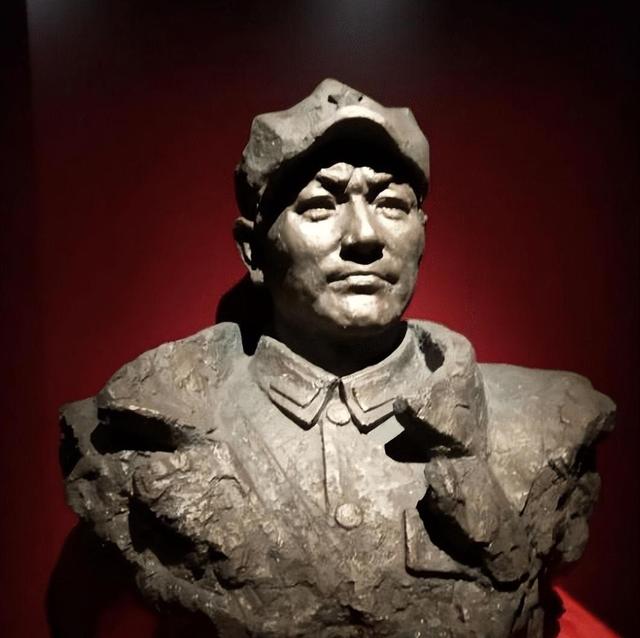 1937年，红军一团长到延安，毛主席疑惑：半年了，怎么也不来看我