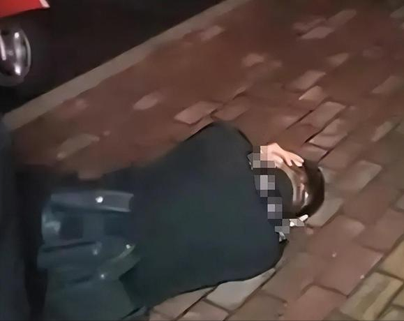 气愤！网传复旦学生遭印度留学生殴打，打人者正脸被扒，实在嚣张
