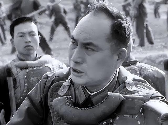 他是中央军委原副主席，55年被授少校军衔，93年又被提拔为上将