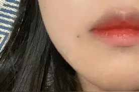 脸上这4处有长"痣"，都是耐看型美女，千万别去点掉了图片