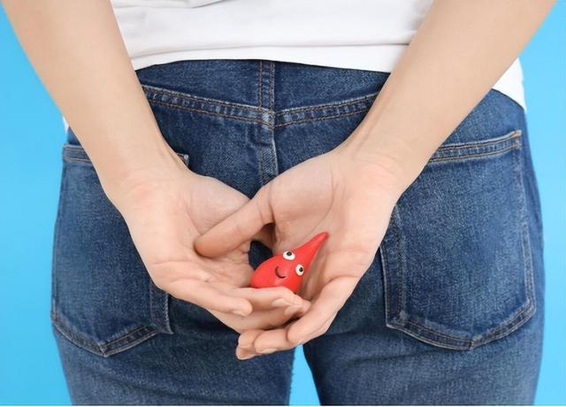 2个让轻度痔疮悄悄“自愈”的方法，痛快拉屎不痛苦，不妨试一试