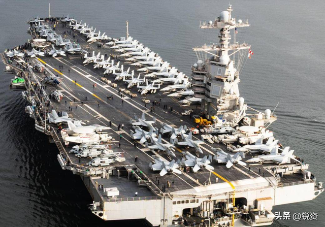美国战机引起热议！航母暴露致命短板，中国总结经验转化成果