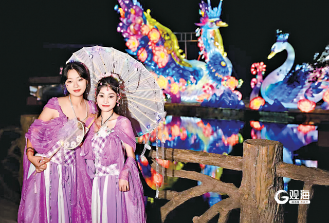 外地游客“晒”专属福利 凭来青登机牌半价逛灯会