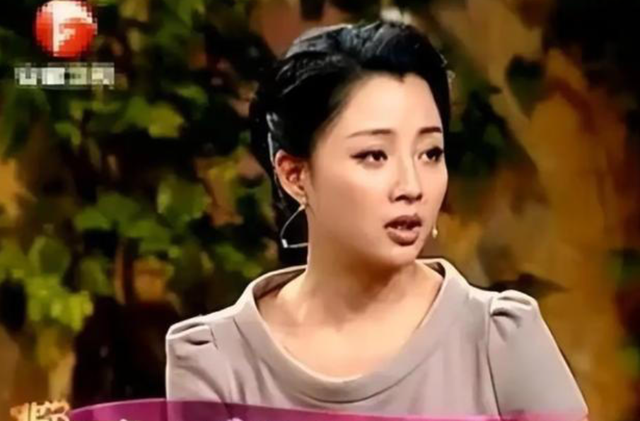 她是演员中的富婆，豪车多的开不过来，如今45岁却像妙龄少女