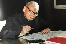 军事上不如彭德怀，政治上不及周恩来，他为啥成了国家的核心领导图片