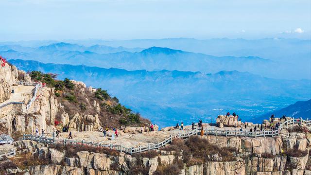 暮秋泰山，用绚烂迎接冬天的到来