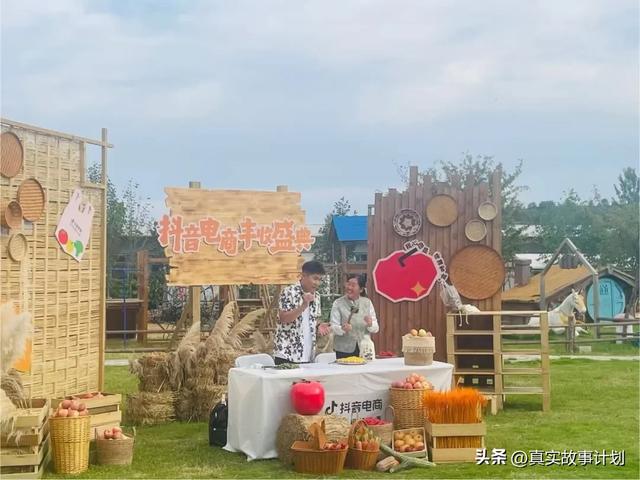 在山东，靠直播带货上牌桌的女人们