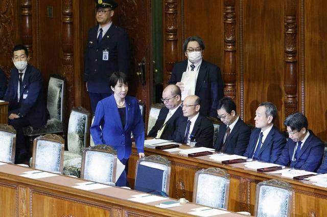 中方重拳砸下第6天，高市早苗终于认怂	，向全世界叫屈却无力报复