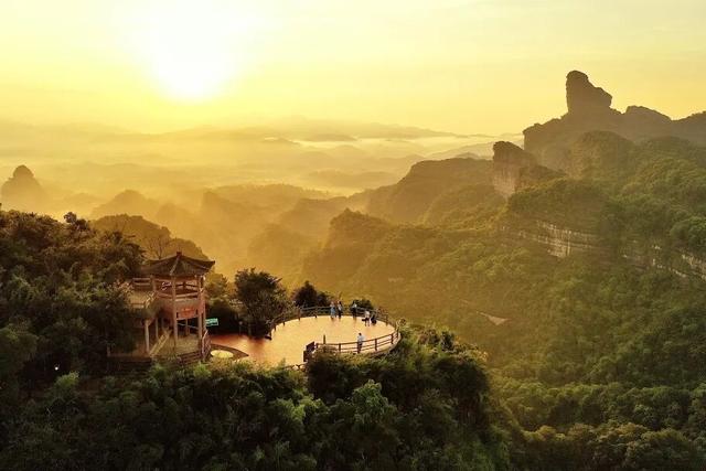 丹霞山秋冬攻略｜一场让手机内存爆掉的视觉暴击之旅，解锁四季皆宜的地质奇观新体验