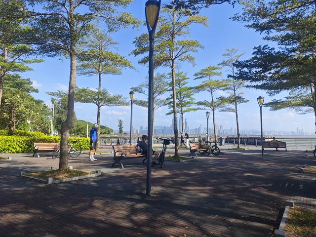 从学苑大道入大沙河绿过大学城后进深圳弯公园流花山景点【高清】