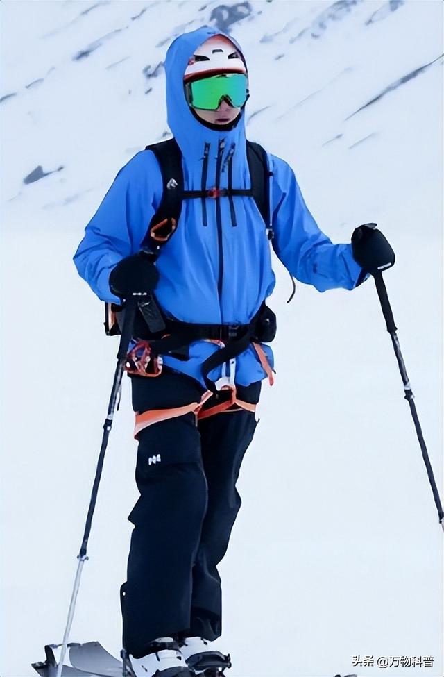 钱再多有什么用？28岁王一博手滑坠海，才懂陈道明那番话的含金量