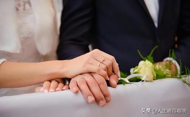 情侣间必玩!100个真心话刺激问题增进情感交流