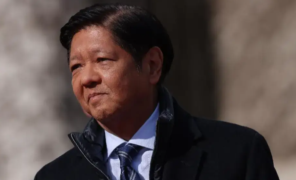 菲律宾火速派兵，印度海军也堵在南海，关键时刻，中国万艘渔船出海，这一幕引发轰动