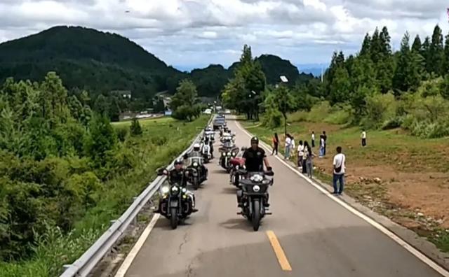 石柱千野草场与西部牛仔旋风相遇，炫美无比
