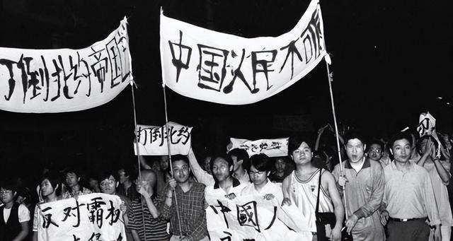 美国终于明白，当年炸毁中国大使馆，中国为什么不反击？