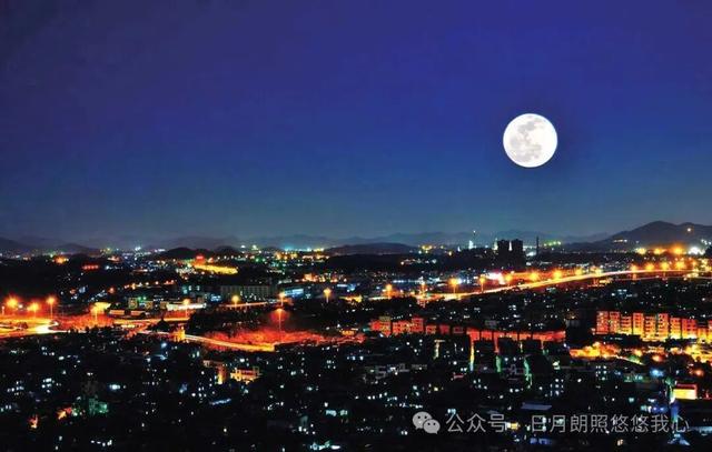 登山则情满于山，观海则意溢于海