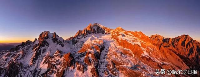 日照金山，太美了！