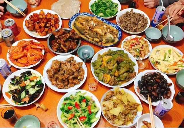 为什么中餐偏爱炒菜？先有战国铁锅形制，再有魏晋榨油技术铺路