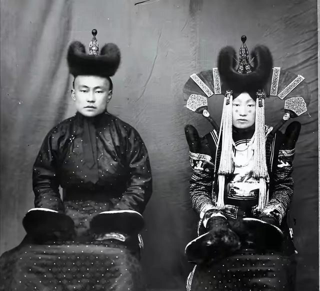 当时很多蒙古考察日记中，都提到蒙古人性交随意，得病者极多！