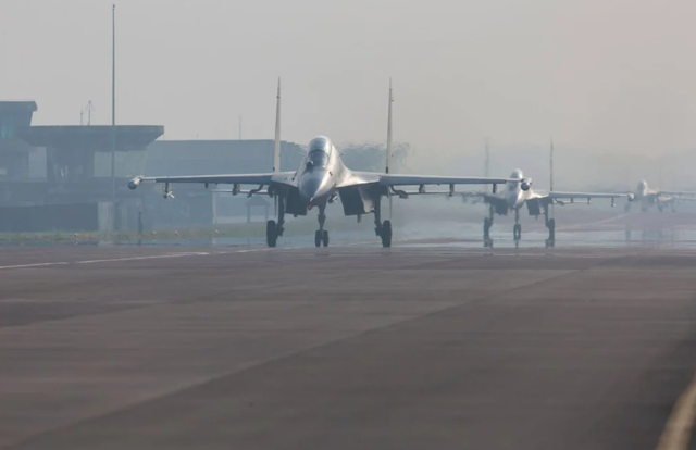 还没等到美国军火船	，台当局等来五路围台，美军的沉默震耳欲聋