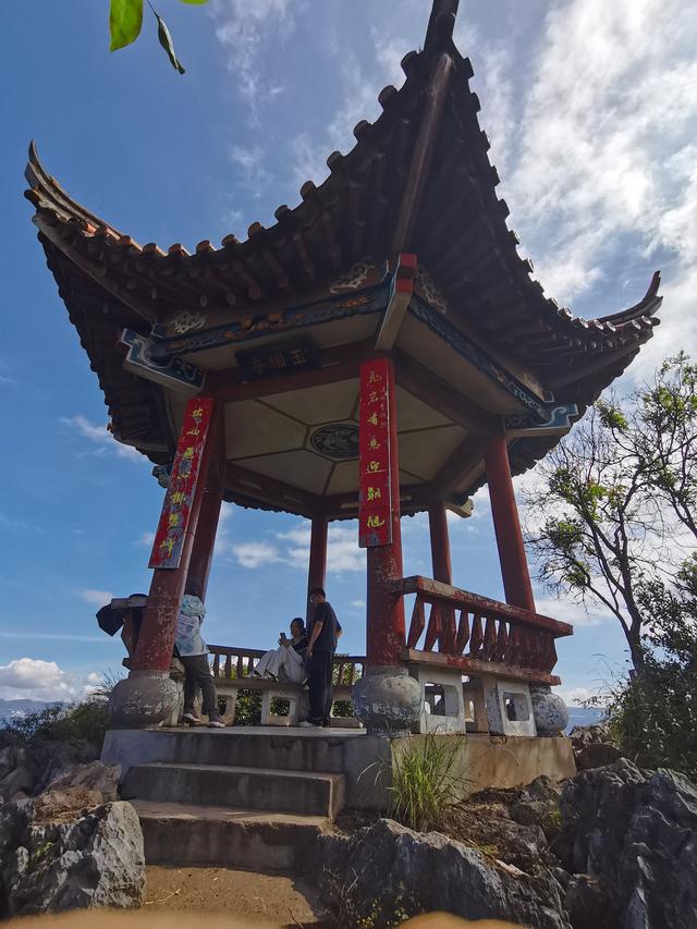 抚仙湖笔架山赋：远眺近瞰烟波渺 仙人驻陛雨池瑶