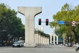 两任市委书记相继落马，“政绩工程”将被拆除图片