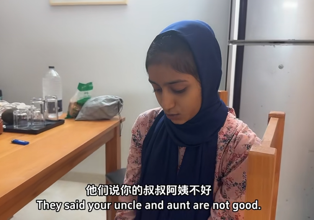 中国夫妻帮扶孟加拉贫民窟一家人，却反遭背刺威胁：不给钱不能走