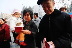 终于，山东养老金调整补发到账，企退人员补发1560元以上？来看看图片