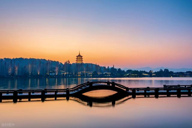 2025年中国百强城市排行榜出炉，杭州凭啥取代广州进入前四名