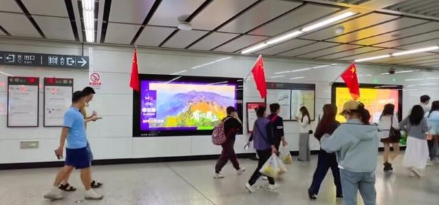 引流！千山秋韵“霸屏”沈阳地铁！